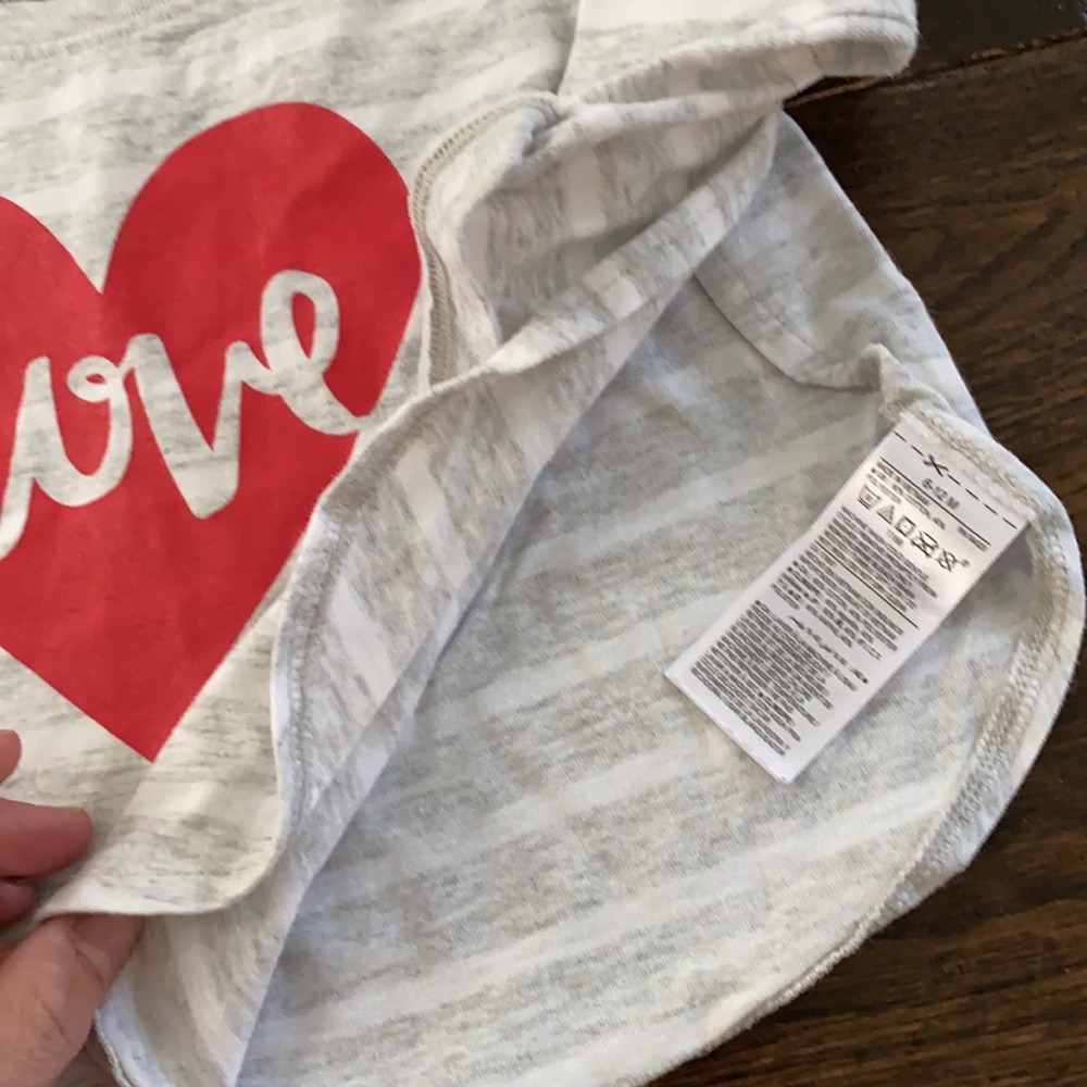 Old Navy Heart Shirt ❤️ - Picture 3 of 5